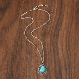 Collana con Pendente in Argento Tibetano e Pietra Turchese, Stile Boho Chic, Grande Cabochon in Finta Turchese Incisa - Product Image 4