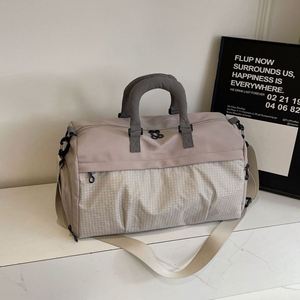 Sac de sport tendance multi-poches, sac de musculation à porter à la main, sac d'entraînement avec sangle réglable, sac de voyage de week-end pour hommes et femmes - Product Image 3