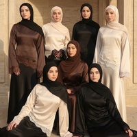 Abaya 2026 EID Robes pour femmes Vêtements islamiques Haut en satin et dentelle Tenue élégante et modeste Chemise asymétrique à nouer en dentelle pour femmes