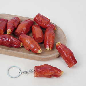 Colgante de PVC con forma de pata de cerdo en miniatura, un accesorio de comida realista, un divertido llavero para mochilas, teléfonos y diarios. - Product Image 3
