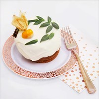 Assiettes en plastique jetables de luxe et durables avec bord doré pour la décoration et les fournitures de mariage - Vente en gros