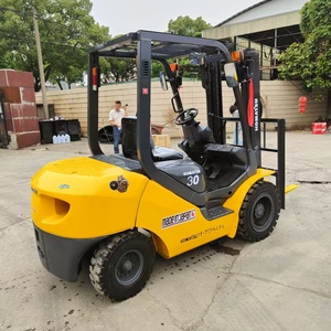 Prêt à être expédié, chariot élévateur diesel d'occasion Komatsu d'origine, 3 tonnes, modèle FD30, mât à 3 sections, hauteur de levage de 4,5 m, en provenance du Japon, à vendre - Product Image 3