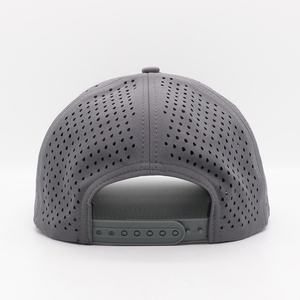 Gorra Deportiva de Béisbol Personalizada de Alta Calidad al por Mayor, Gorra Snapback de 5 Paneles con Bordado y Orificios Cortados con Láser, Tela Impermeable - Product Image 4