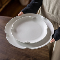 Assiettes et bols en porcelaine Dingyue à double anse et bord ondulé, en grès mat aux tons terreux pour le service quotidien de dîner, pâtes et steaks