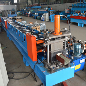 Machine de formage automatique de gouttières de type K, directement de l'usine, <span class=keywords><strong>pour</strong></span> la formation de gouttières en aluminium et en acier <span class=keywords><strong>pour</strong></span> le drainage des bâtiments - Product Image 1