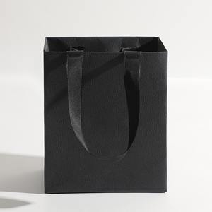 Bolsa de Papel Desechable de Lujo Hecha a Mano con Asas en Relieve, Cinta Marrón Kraft, Blanca y Negra para Pulseras, Relojes y Uso en Tiendas - Product Image 4