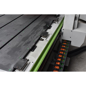 Máquina CNC de 3 Ejes JUNDE de 32.5KW para Perforación, Fresado y Biselado de Aluminio, Madera y Plástico, Precisión de ±0.1 - Product Image 5