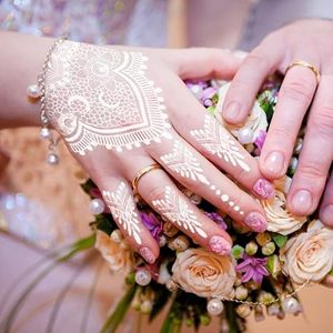Kit de <span class=keywords><strong>tatuaje</strong></span> de Henna blanco de 12 hojas, pegatinas de <span class=keywords><strong>tatuaje</strong></span> de Henna impermeables para mujer, pegatinas de Henna temporales para fiesta de boda - Product Image 1