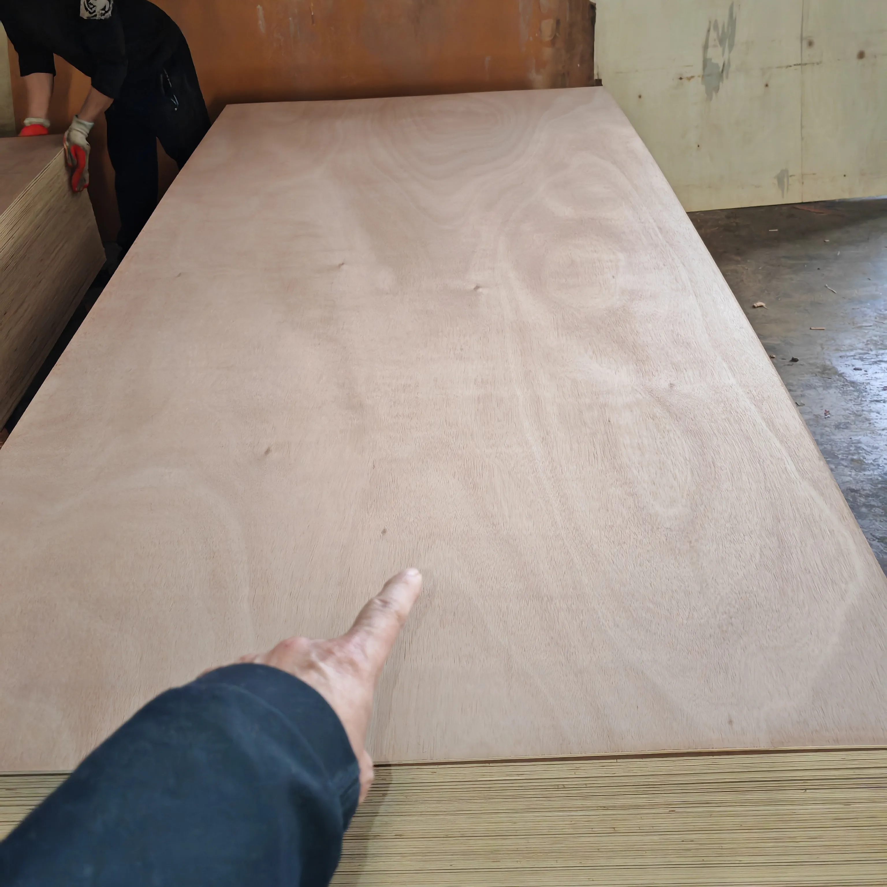 Многослойная бамбуковая морская мебель меламиновая береза plywoods biz стандартная полипропиленовая пленка фанерный лист 4x8 18 мм