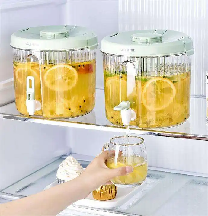 Balde de chá de frutas caseiro de verão para bebidas frias, suco, refrigerador, garrafa de água com torneira