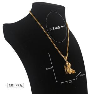 Collar Personalizado de Acero de Titanio con Colgante de Astronauta de Acero Inoxidable Fundido Transfronterizo, Chapado en Oro de 18K PVD - Product Image 6