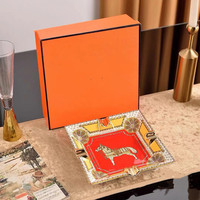 Cendrier en céramique rouge classique de bureau, grand format, à 4 fentes, motif cheval, durable, avec emballage cadeau pour la décoration intérieure