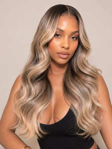 Perruque Lace Front 13x4 <span class=keywords><strong>Blond</strong></span> Cendré avec Mèches, Ondulations Souples, Cordon de Serrage, Pré-épilée, Ligne de Cheveux Naturelle, Haute Densité, Prête à Porter - Product Image 1