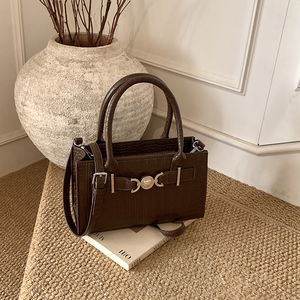 Bolso de Mano Elegante para Dama. Hecho de material PU de alta calidad. Diseñado por un diseñador único.2921 - Product Image 4