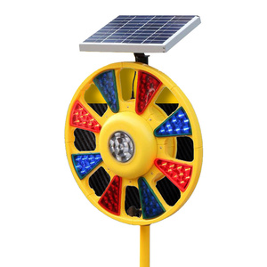 Lampe de signalisation rotative à LED solaire pour travaux routiers avec cadre, lumière de sécurité nocturne, balise lumineuse oscillante - Product Image 1