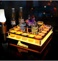 Maßgefertigtes, wiederaufladbares, doppelstöckiges RGB-Quadrat-Acryl-Schnapsglas-Serviertablett mit LED-VIP-Becherhalter für Bar, Club, Restaurant, Party