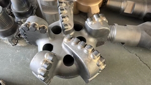 Foret PDC haute résistance, efficacité accrue, structure multi-lames, outil de forage efficace - Product Image 2