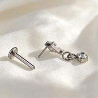 Vente en gros : Pendentif en titane ASTM F136 en forme de cerf-volant incrusté de zircon, élégant, non fileté, pour cartilage, bijoux de corps perforés