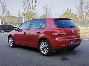 Volkswagen Golf 2012, 1.6L, Automático, Confort, Icono Alemán Probado, Bajo Costo y Confiable, Ideal para Desplazamientos - Product Image 4