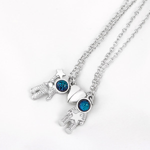Collar de Pareja de Astronautas de Dibujos Animados, Colgante de Corazón Magnético de Acero Inoxidable, Joyería de Regalo Unisex - Product Image 4