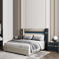Lit double ou très grand lit en cuir, design italien de luxe léger, mobilier de chambre à coucher de style postmoderne pour villa