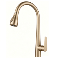 Robinet de cuisine extractible en or rose brossé, élégant mitigeur monocommande avec douchette pour cuisines aux tons chauds