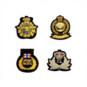 Insignias de alta calidad para blazer de uniforme ceremonial, bordadas a mano, cómodas, personalizables en color y tamaño, con alambre de oro y alfiler de seguridad, en lona. - Product Image 1