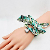 Bracelet en soie de marque de luxe hc, multicolores, pendentif en acier inoxydable en forme de cœur avec logo, écharpe nouée en soie, bandana, collier