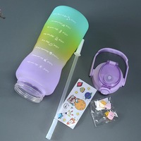 Bouteille d'eau de sport sans BPA pour salle de sport Ensemble de bouteilles de motivation en plastique de couleur dégradée avec poignée et paille pour la salle de sport