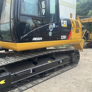 รถขุดตีนตะขาบ Caterpillar รุ่น 320D2L มือสองจากญี่ปุ่น น้ำหนัก 20 ตัน เครื่องยนต์ Cummins พร้อมปั๊มไฮดรอลิก - Product Image 6