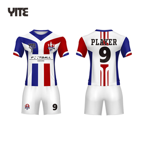 Uniformes de Fútbol Personalizados en Colores Rojo, <span class=keywords><strong>Blanco</strong></span> <span class=keywords><strong>y</strong></span> <span class=keywords><strong>Azul</strong></span>, Transpirables, Diseño de <span class=keywords><strong>Jersey</strong></span>, Nombre del Equipo del Club - Product Image 1