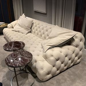 Sofá de cuero blanco con diseño italiano, sala de estar, edward, personalizado, moderno, chesterfield, con botones de tela - Product Image 4