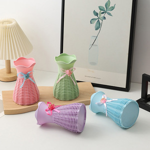 Jarrón Decorativo de Plástico Artificial con Diseño de Flor de Ciruelo, Estilo Minimalista, para Sala de Estar o Dormitorio - Product Image 5
