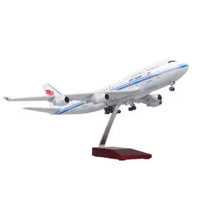 Mejor venta Air China Aircraft B747 LED modelo de avión control de voz pasajero resina avión Modelo 1:150 47CM