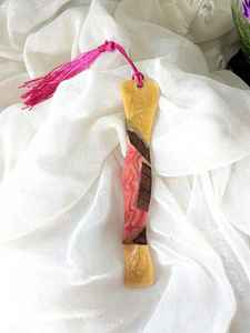 Marque-pages en résine et en bois, conçus pour les journaux de lecture quotidiens et les collections de papeterie haut de gamme - Product Image 5