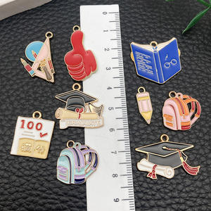 Accessoires DIY en alliage, finition émaillée, thème saison des examens et toque de baccalauréat, breloque pendentif pour sac à dos, stylo et porte-clés - Product Image 4