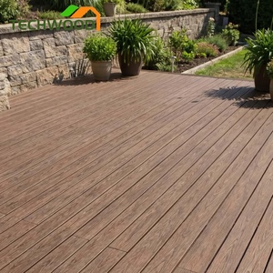 Dalles de terrasse creuses en WPC écologiques et imperméables pour l'extérieur, idéales pour les zones commerciales et les couloirs côtiers - Product Image 1