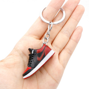 พวงกุญแจรูปรองเท้า <span class=keywords><strong>AJ1</strong></span> <span class=keywords><strong>Low</strong></span>-top แบบขายส่ง รุ่น Chicago Sakura Hanamichi North Carolina Blue Sneakers กล่องสุ่มอุปกรณ์เสริม - Product Image 5