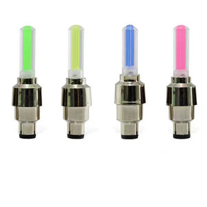 YOUME 2 pièces Valve <span class=keywords><strong>de</strong></span> <span class=keywords><strong>pneu</strong></span> <span class=keywords><strong>de</strong></span> vélo lumières LED clignotant roue <span class=keywords><strong>de</strong></span> vélo rayons accessoires avec batterie pour voiture moto - Product Image 1