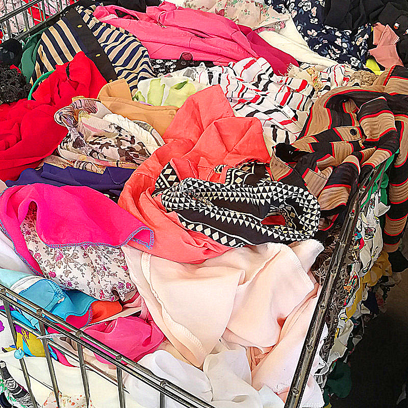 Factory Wholesale Second Hand Summer Clothes Used Ladies Silk Dress Women Clothing
