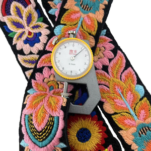 थोक क्रॉचिंग फूल बैग स्ट्रैप क्रॉकेट फीता पैटर्न फूलों के कढ़ाई वाले बालों को जातीय शैली पॉलिएस्टर बुना हुआ वेबबिंग - Product Image 2