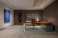Bureau de direction électrique moderne de luxe en noyer en forme de L, double moteur, réglable en hauteur, avec meuble de rangement intégré