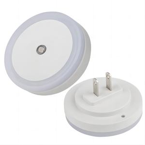 Luz Nocturna LED Redonda con Sensor de Luz, Fácil de Instalar, Enchufe Estadounidense, Europeo y Británico, para Dormitorio - Product Image 1