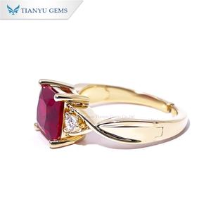 Tianyu Gems Bague de fiançailles jaune 10k personnalisée Lab Ruby Princess Cut avec bague de mariage Moissanite incolore pour les fêtes de dames - Product Image 2