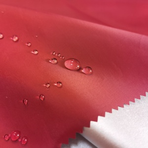 उच्च गुणवत्ता वाली चांदी लेपित 190 टी पॉलिएस्टर टैफ्टा कपड़े हल्के और वाटरप्रूफ कार कवर के लिए वाटरप्रूफ - Product Image 3