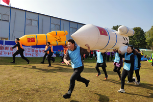 2024 đội xây dựng kín máy bay bơm hơi loại trực tiếp trận đấu thể thao tên lửa bơm hơi trẻ em và người lớn trò chơi đua xe lễ hội cho thuê - Product Image 6