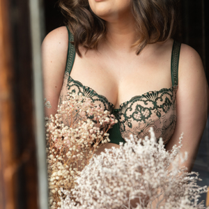 Soutien-gorge Grande Taille Personnalisable en Dentelle Brodé de Luxe à Couverture Complète avec Bretelles Réglables et Armatures pour Femme - Product Image 4