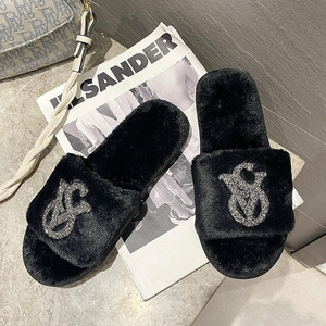Fashion Flat Women's Fur Slippers Ladies Home Slippers Indoor Fluffy Designer Slippers Slides Shoes for Women - Product Image 4