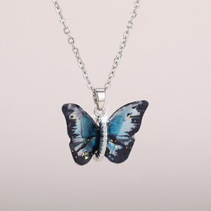 Ciondolo a Farfalla in Argento 925 Placcato Rodio con Cristalli e Strass, Gioiello Unisex per Uso Quotidiano a Tema Romantico - Product Image 1