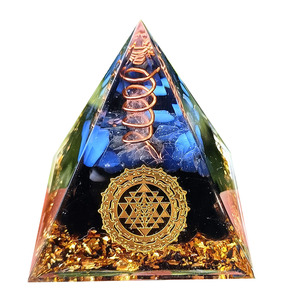 Pyramide en résine époxy avec galets de cristal, ornement de bureau, décoration d'aquarium, cadeau - Product Image 5